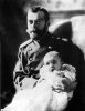 Императоръ Николай II и Цесаревичъ Алексѣй. Отецъ и сынъ, 1904 годъ..jpg