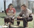 1955 год. Целинники готовят обед на полевом стане. Фото - Исаак Тункель..jpg